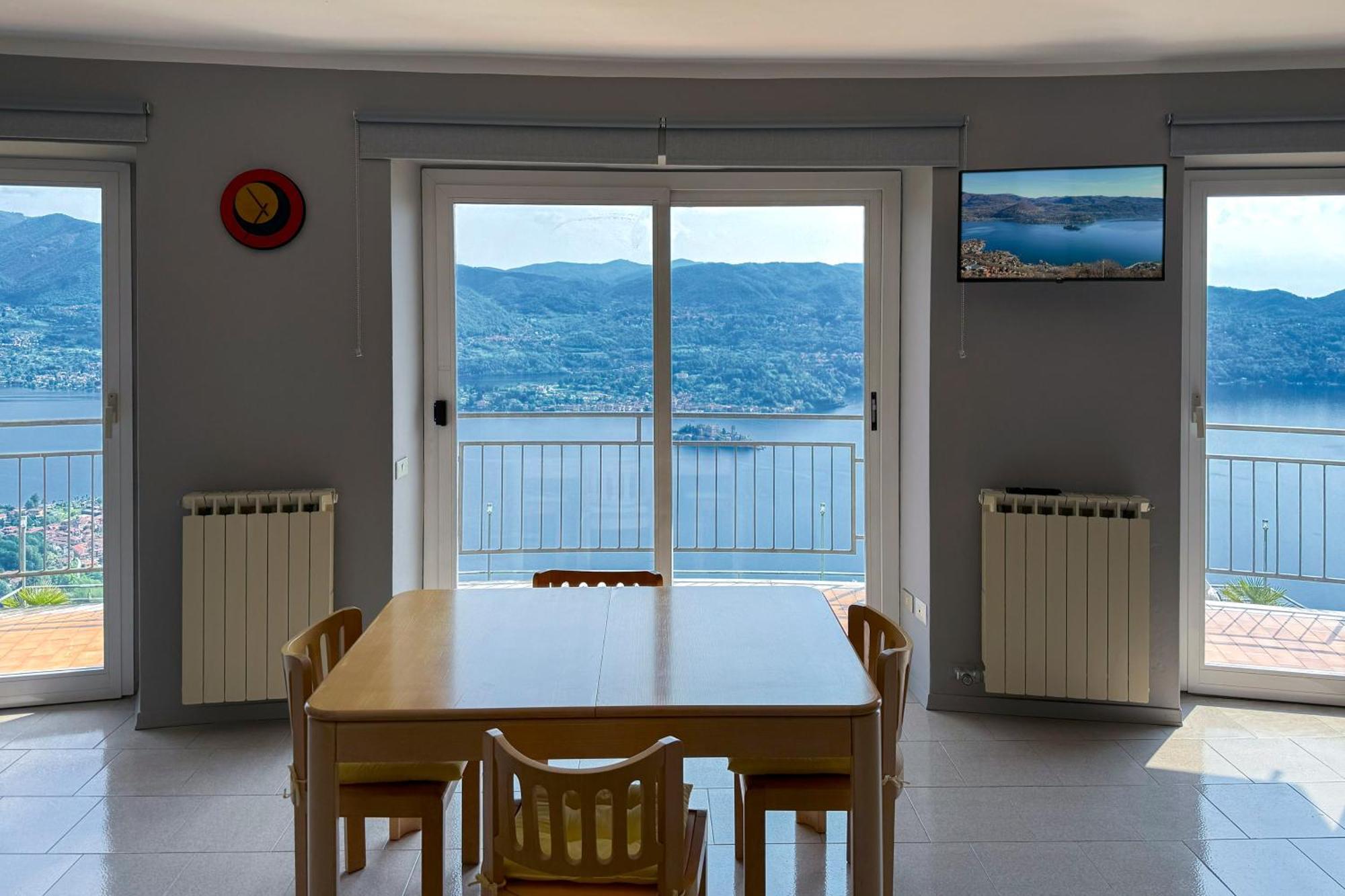 Appartamento Alberti Con Vista Lago Madonna Del Sasso Exterior foto