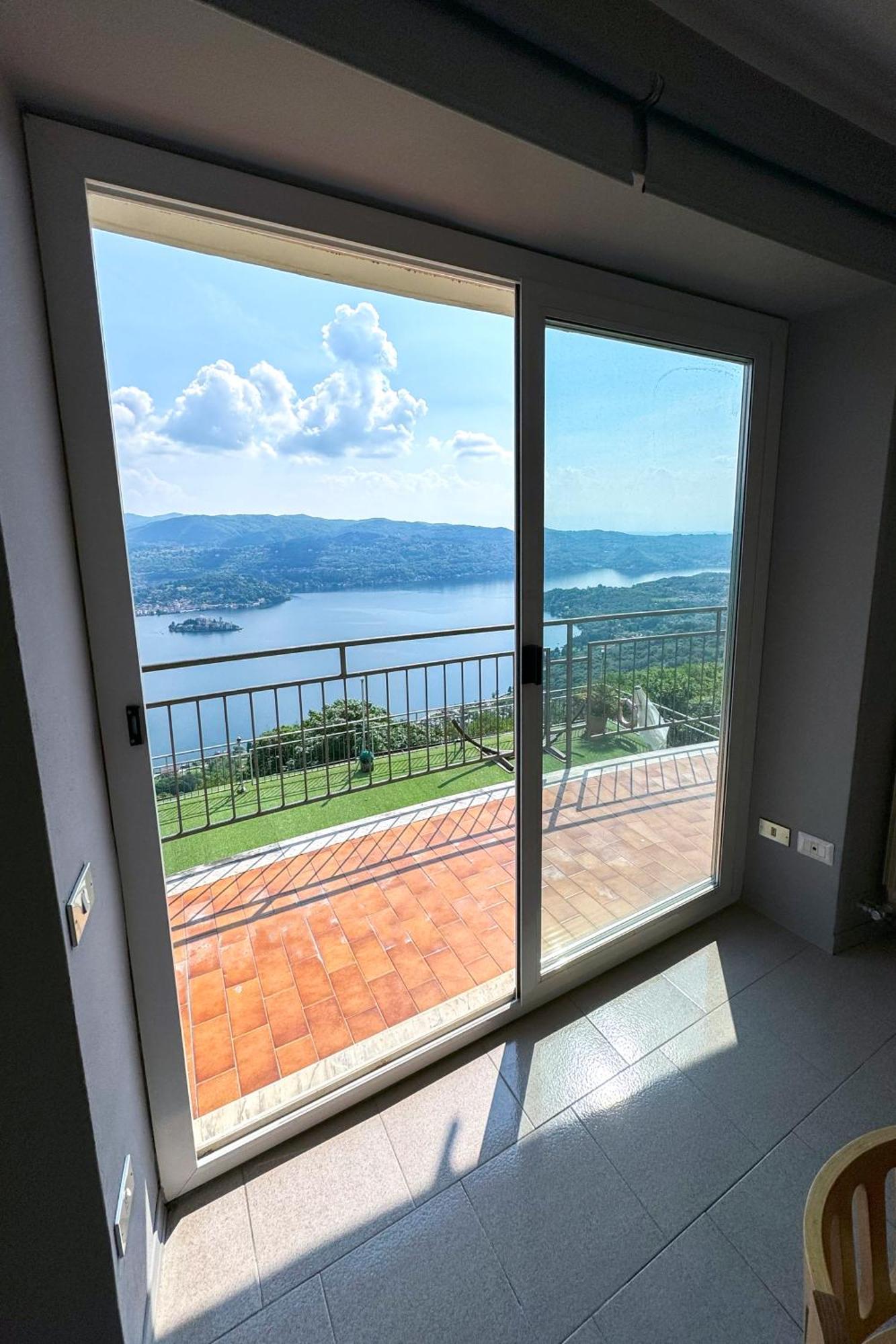 Appartamento Alberti Con Vista Lago Madonna Del Sasso Exterior foto