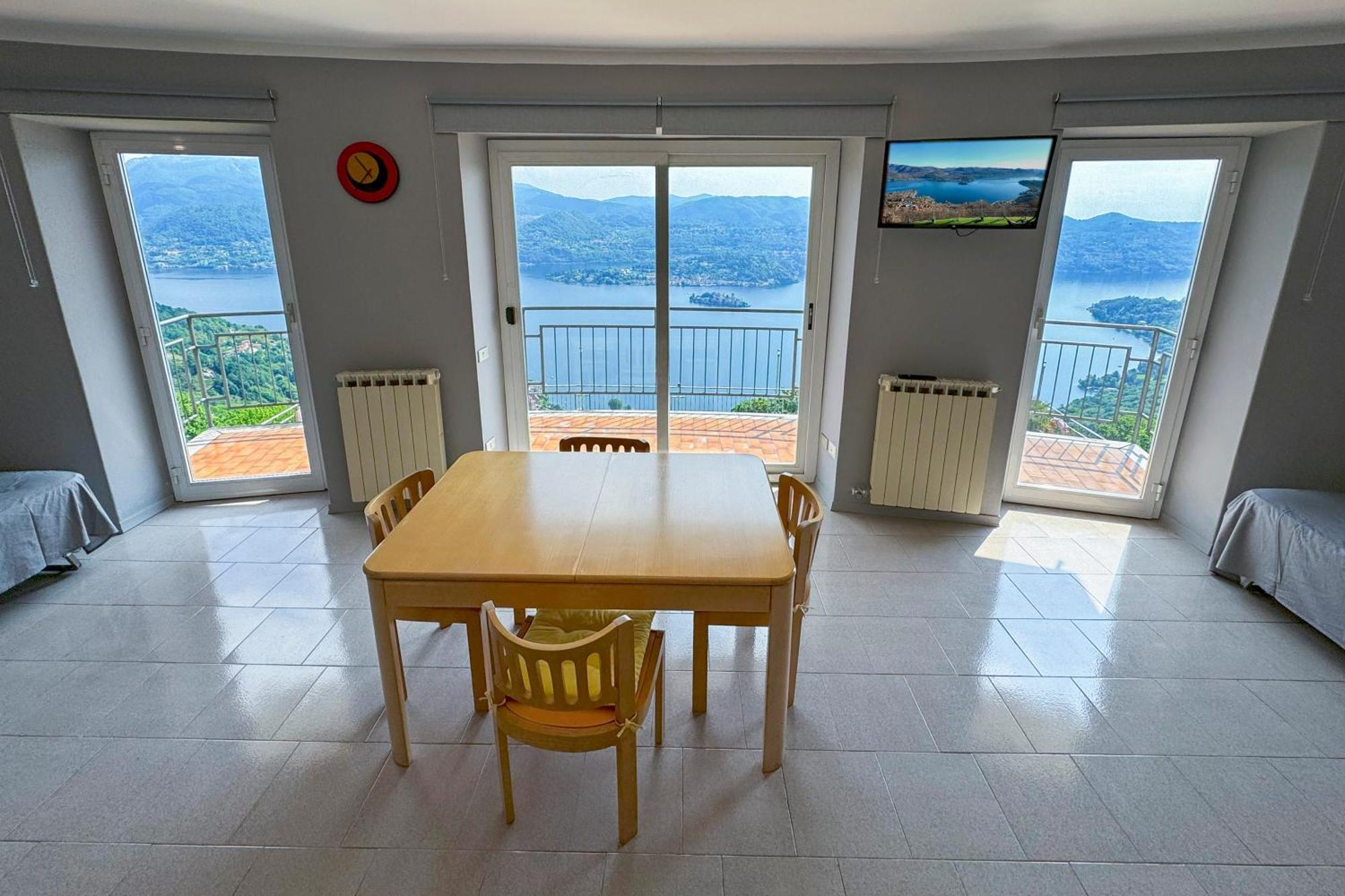 Appartamento Alberti Con Vista Lago Madonna Del Sasso Exterior foto